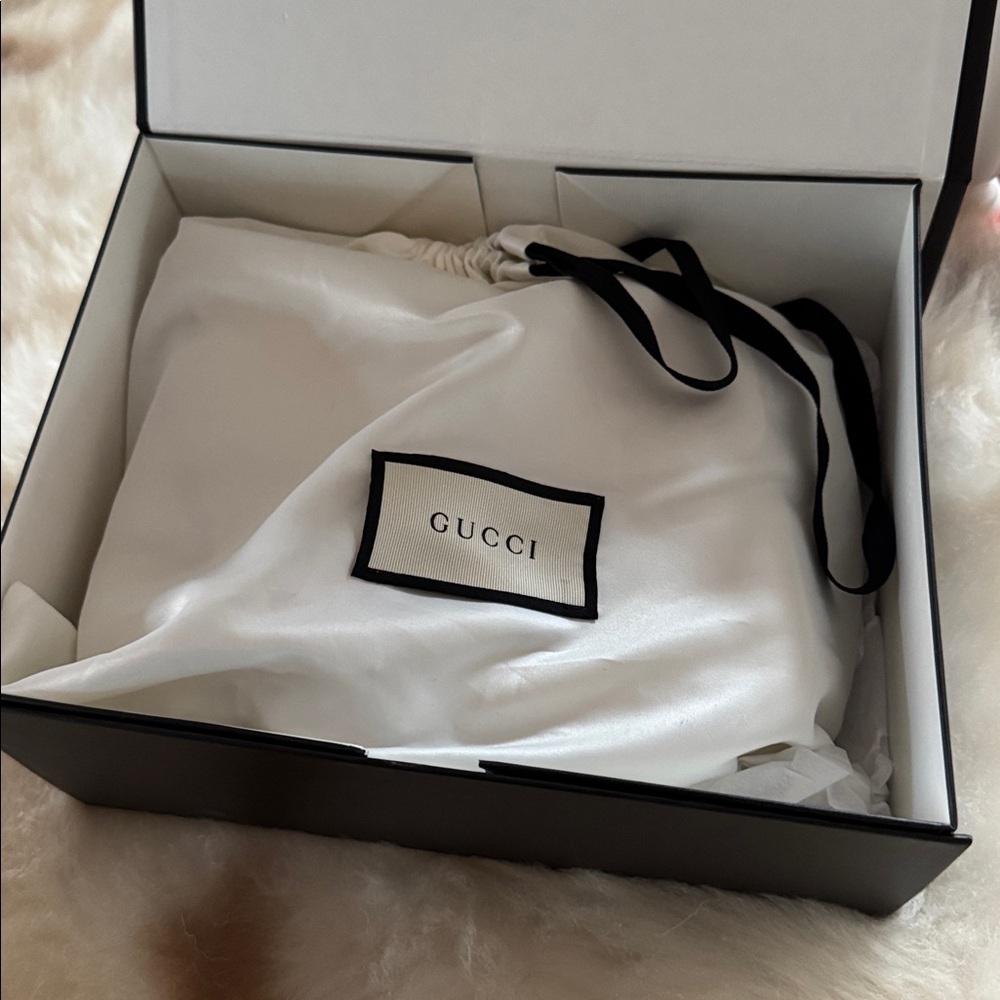 Gucci Double G Marmont Bag - Picture 16 of 17